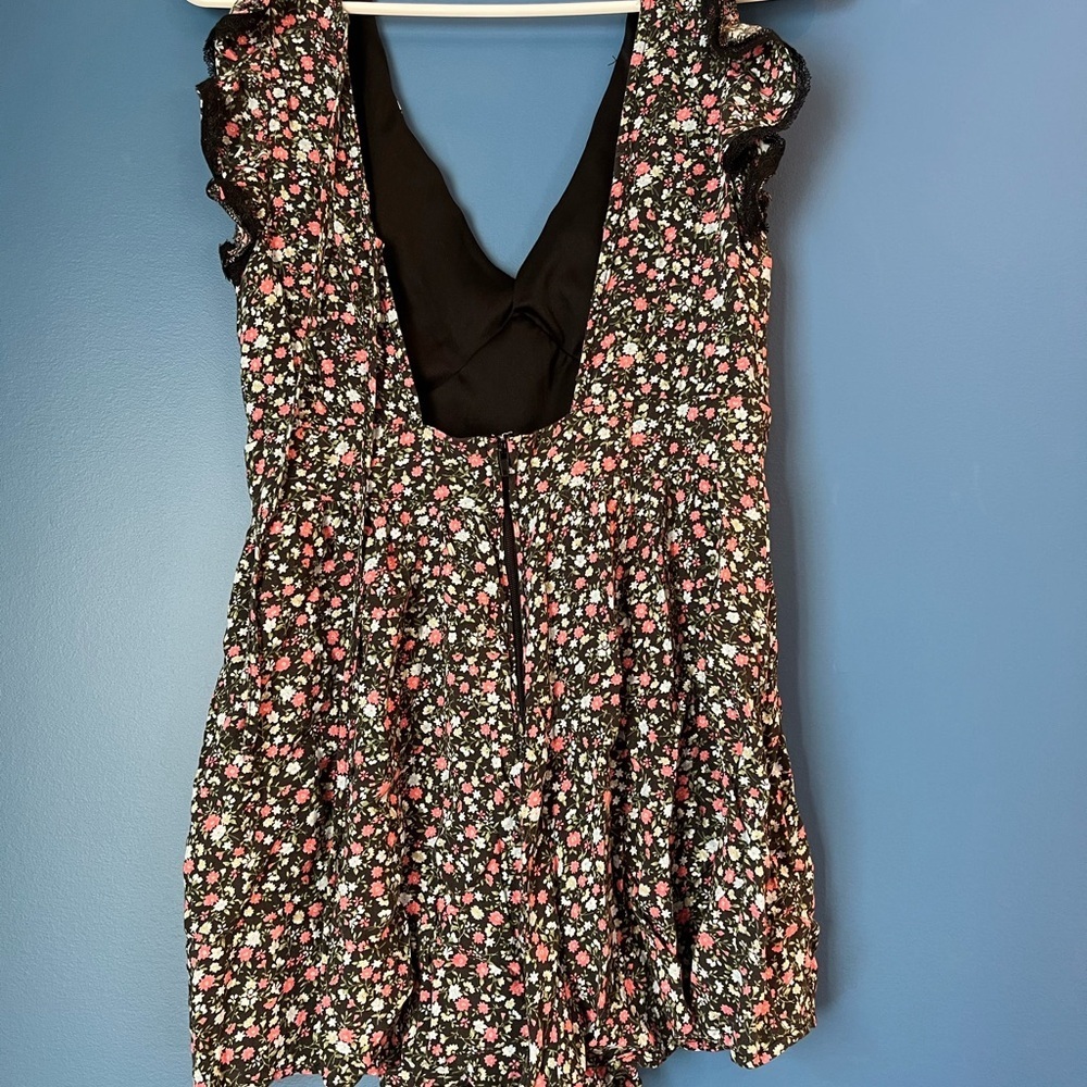 Trixxi Multicolor Floral Romper Open Back Size Small - Picture 8 of 12